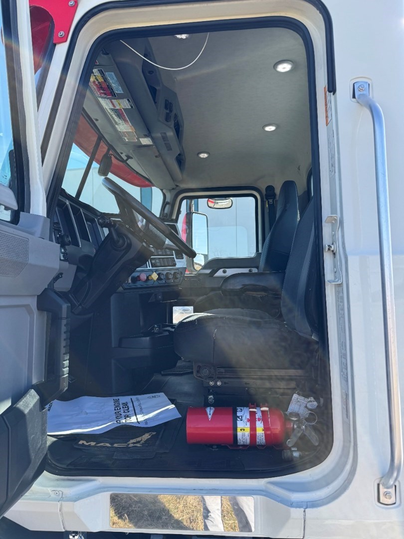 2021 Mack Anthem Daycab - image 12